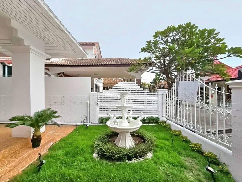 Detached House For Rent