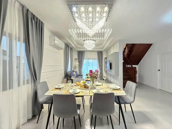 Detached House For Rent