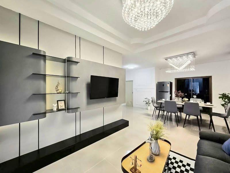 Detached House For Rent