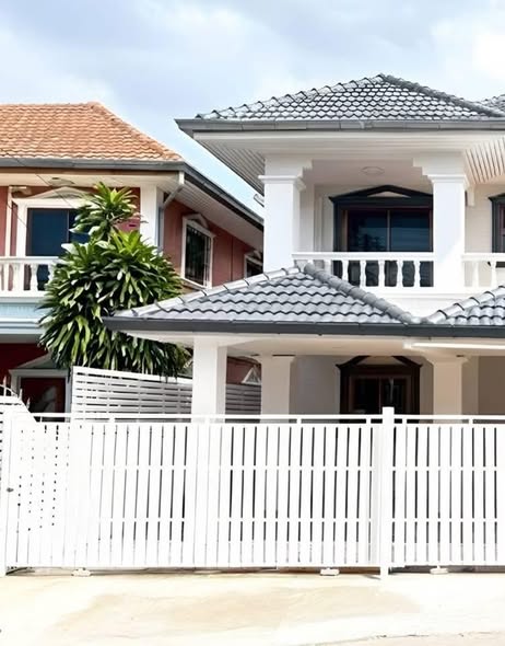 Detached House For Rent