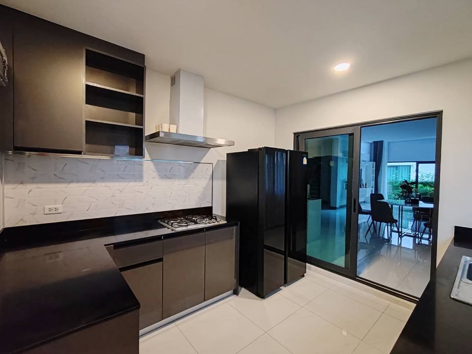 Detached House For Rent