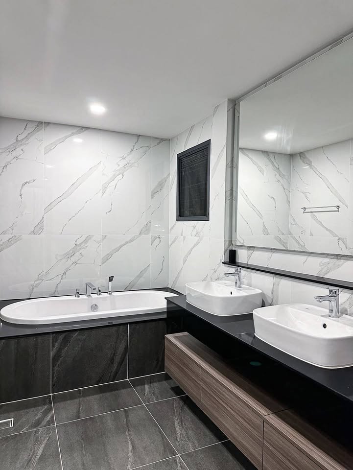 Detached House For Rent