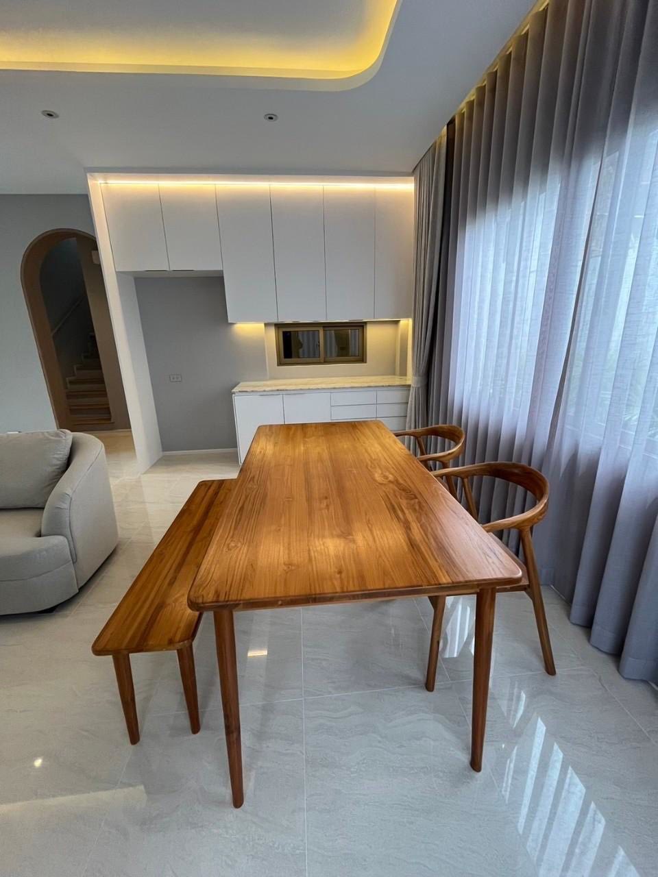 Detached House For Rent