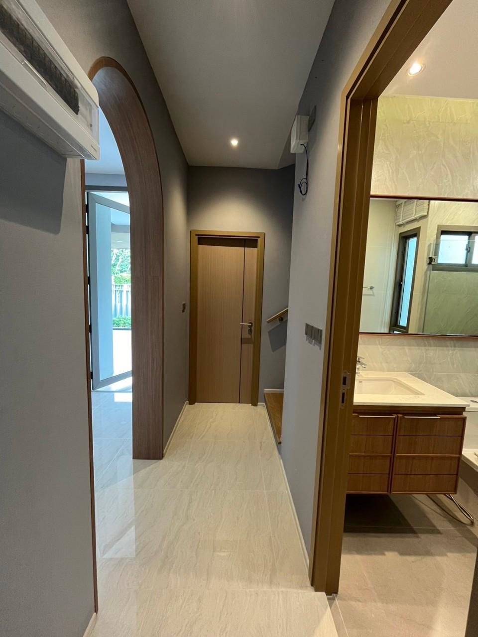 Detached House For Rent