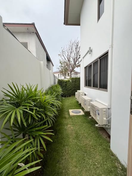 Detached House For Rent