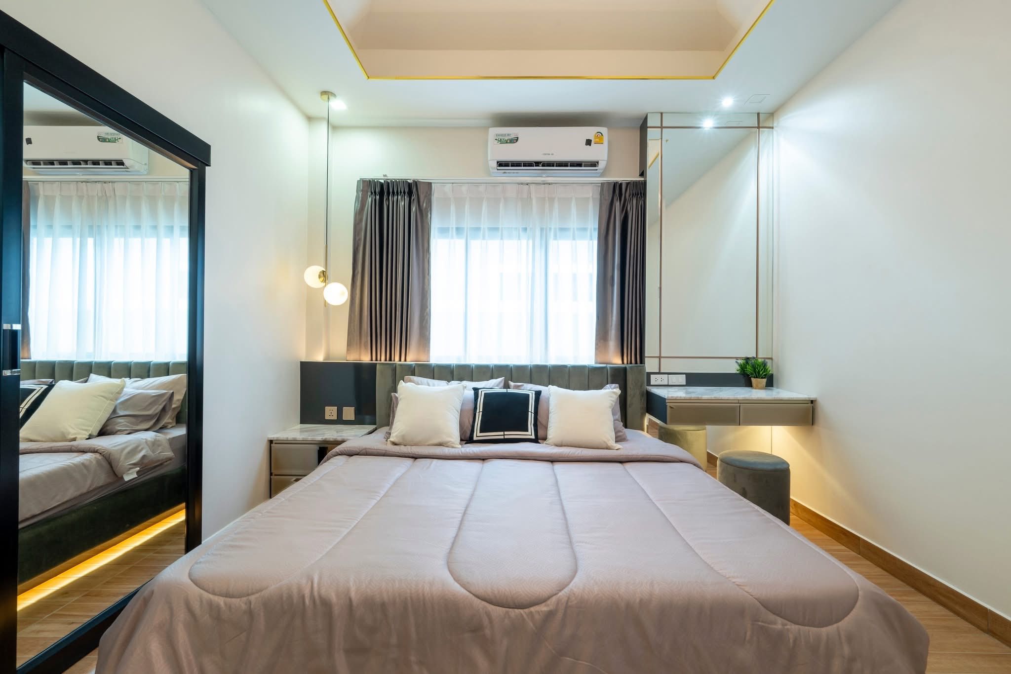 Detached House For Sale