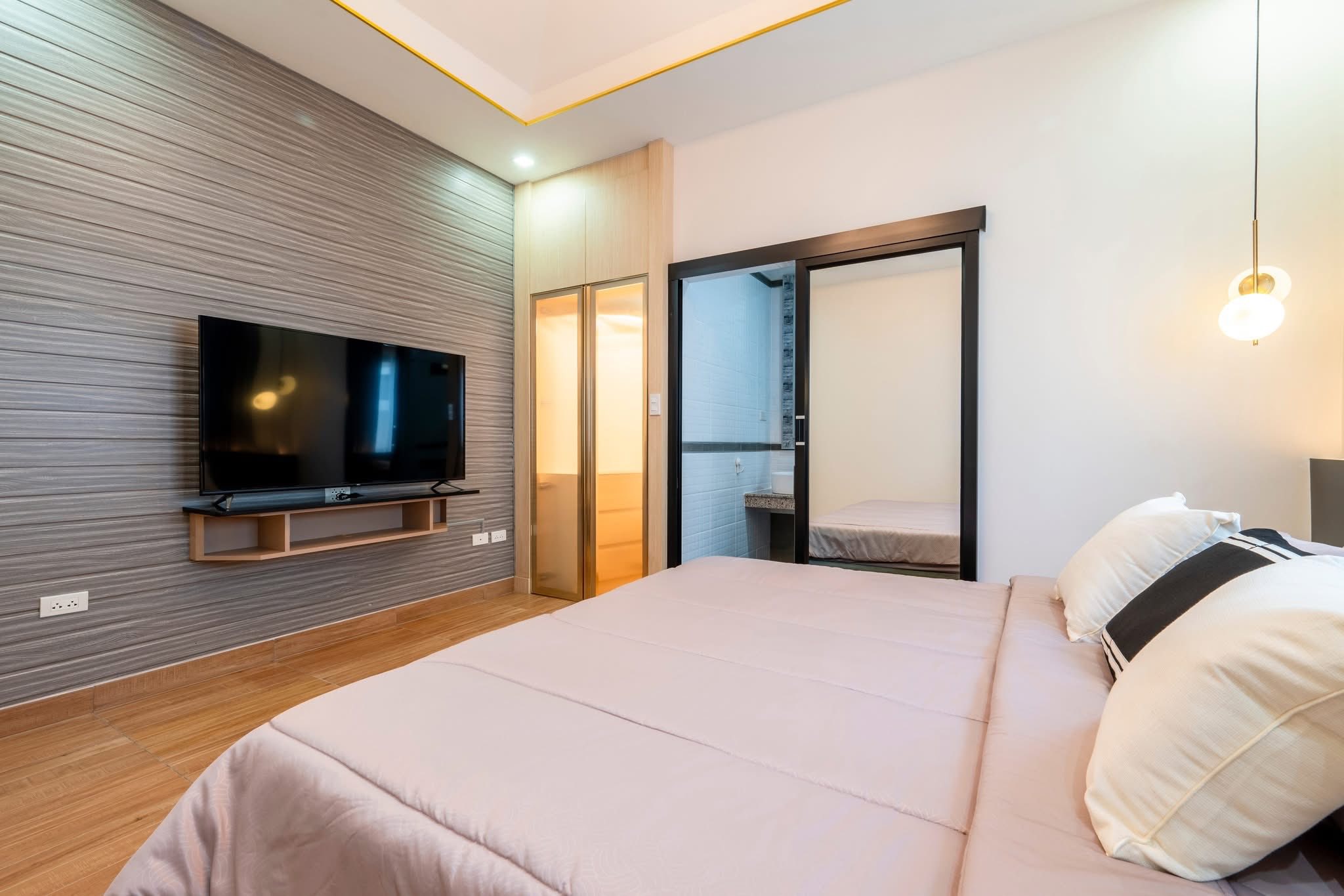 Detached House For Sale