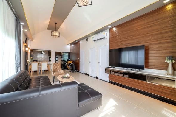 Detached House For Sale