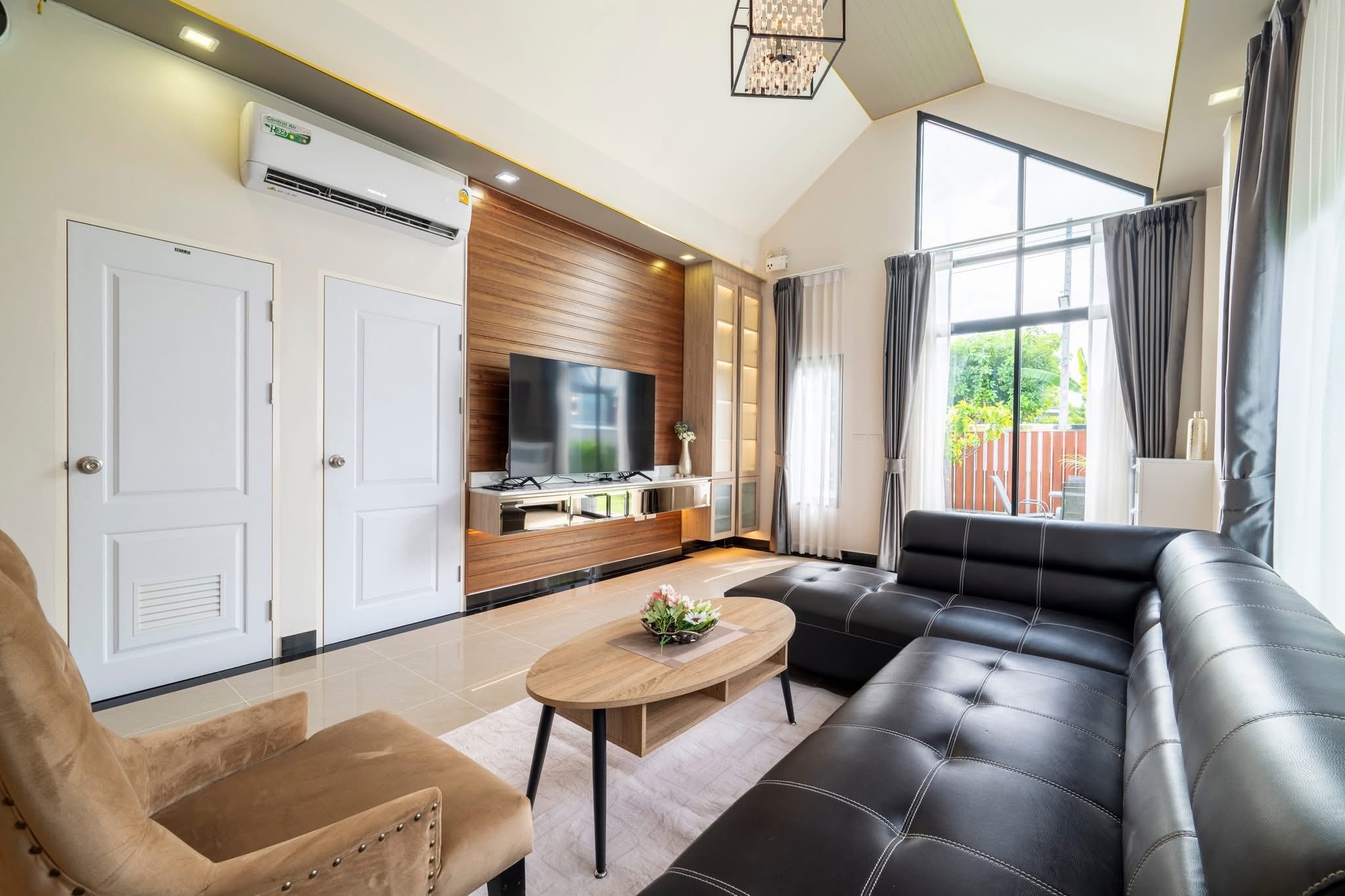 Detached House For Sale