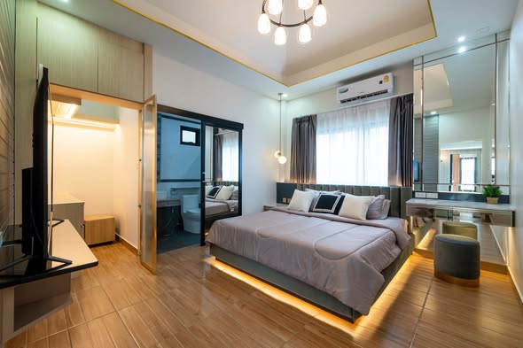 Detached House For Sale