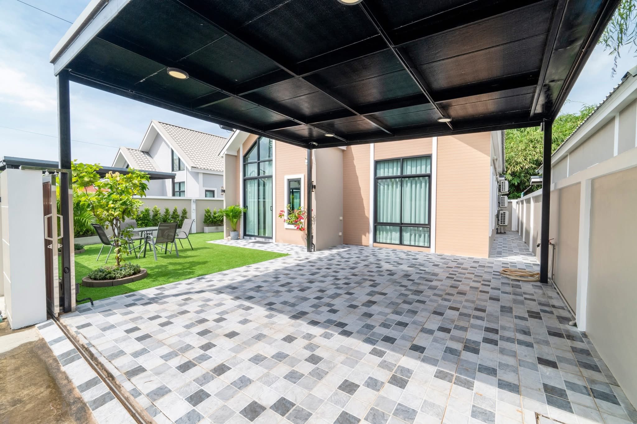 Detached House For Sale