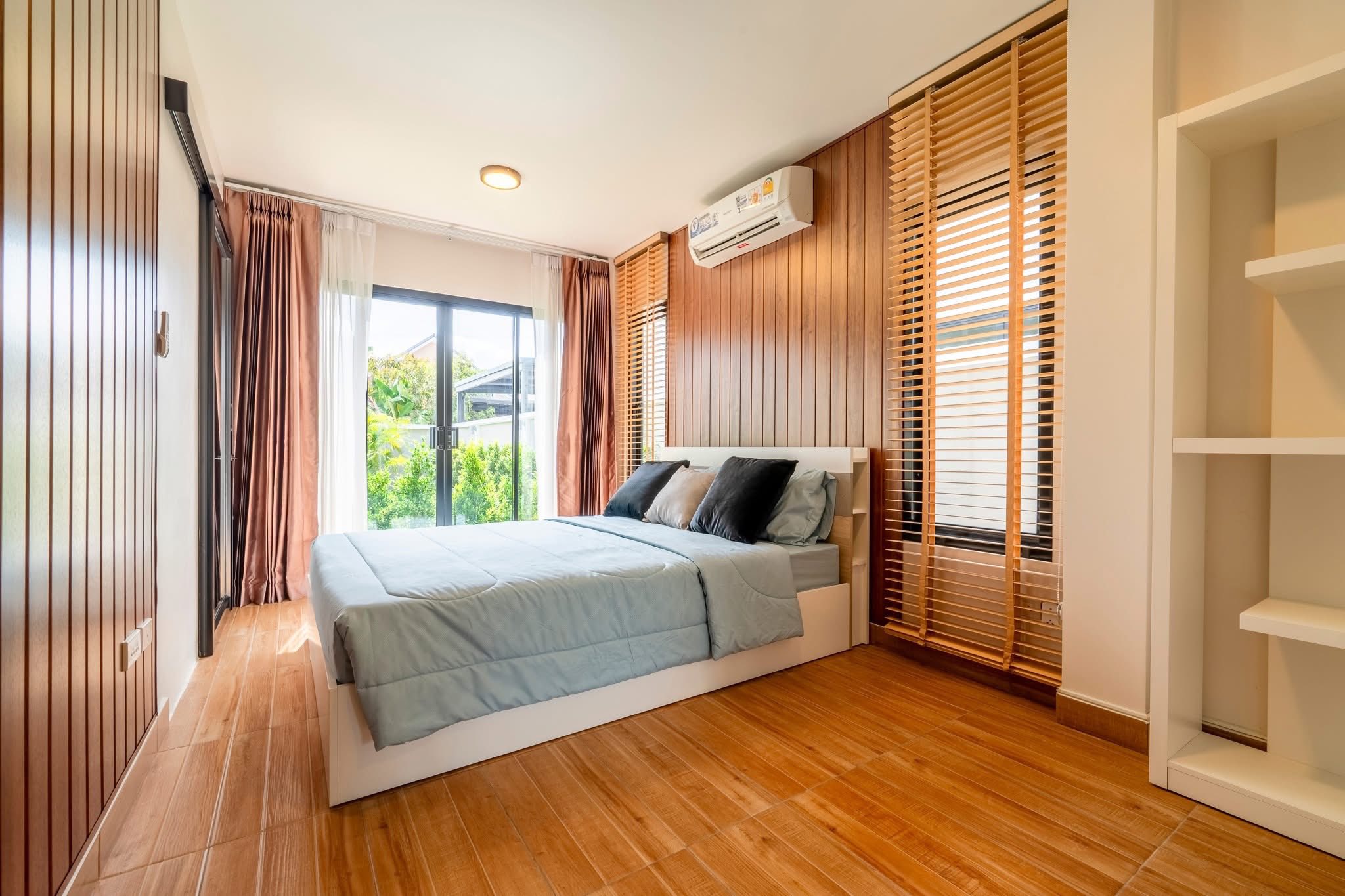 Detached House For Sale