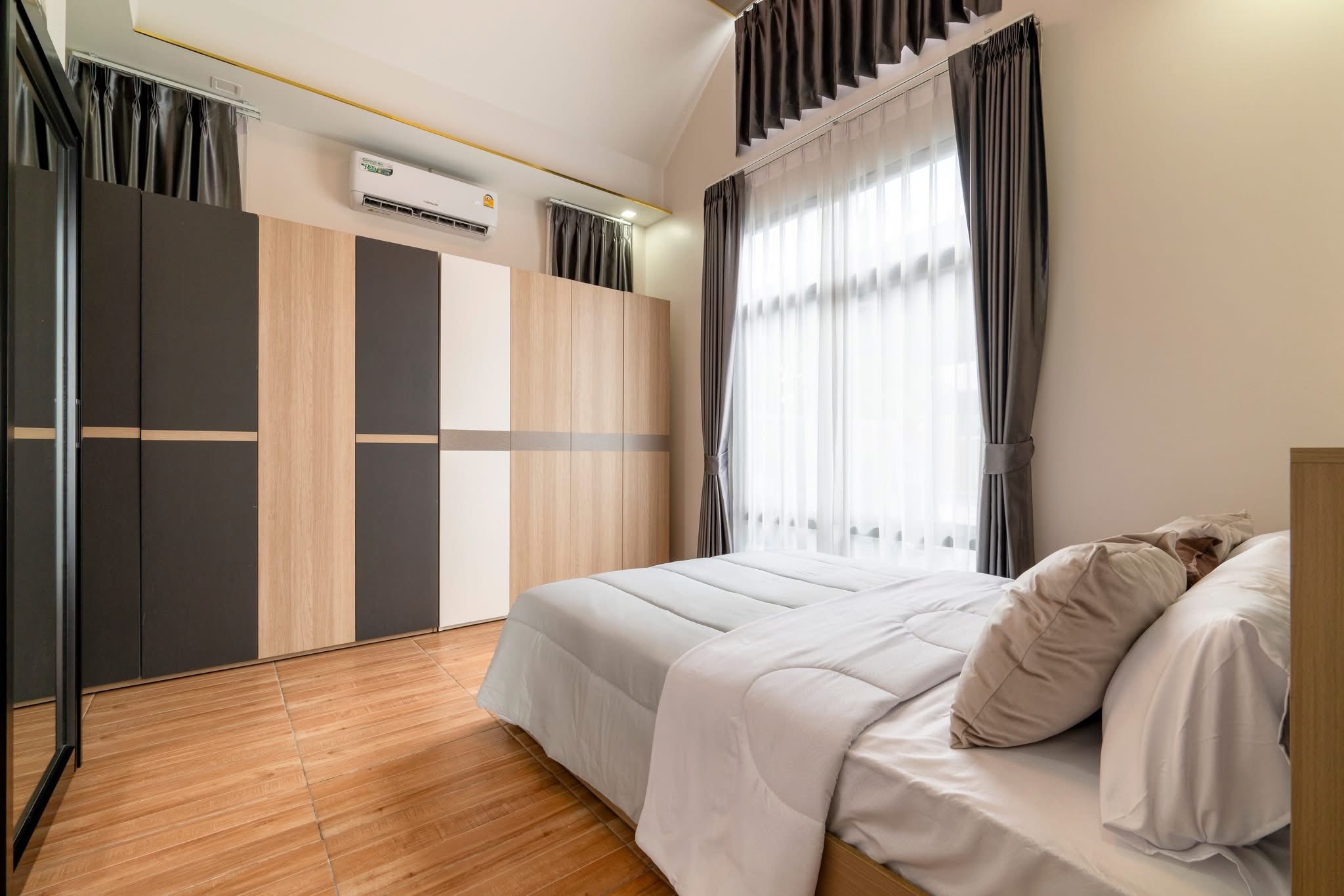 Detached House For Sale