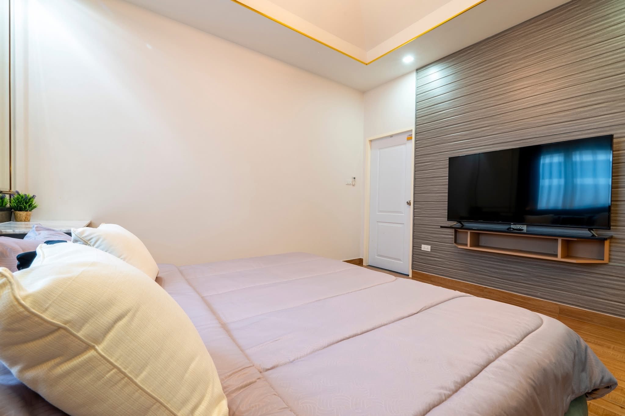 Detached House For Sale