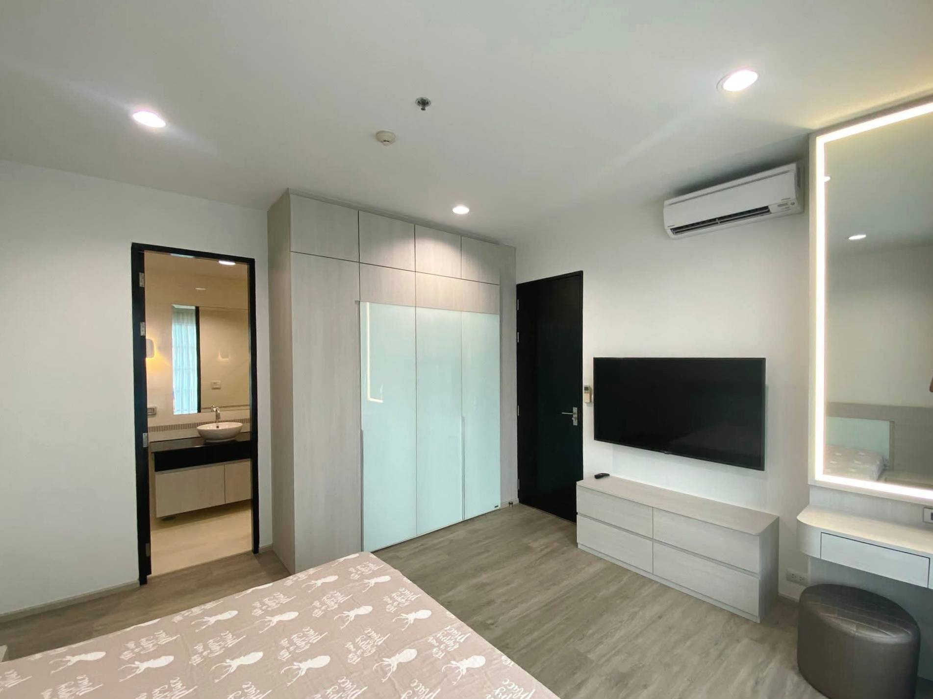 One Bedroom Condo For Rent