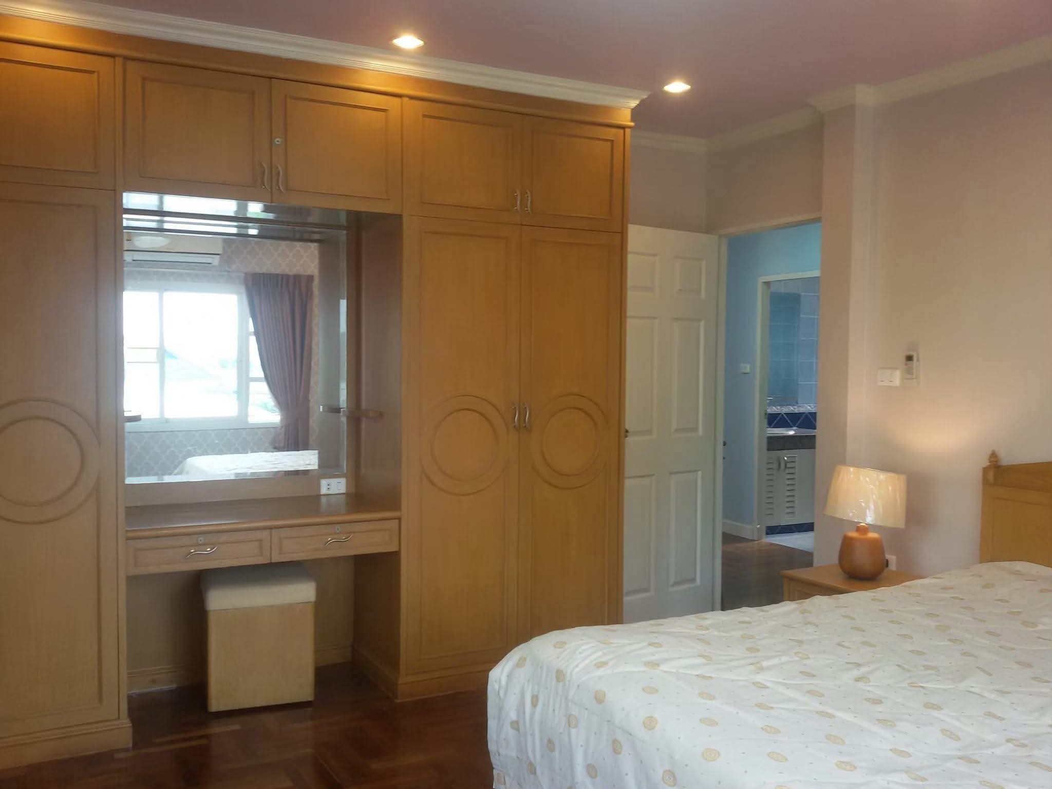 Detached House For Rent