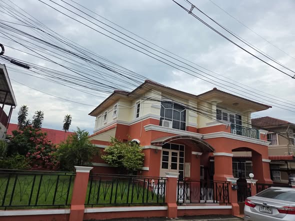 Detached House For Rent