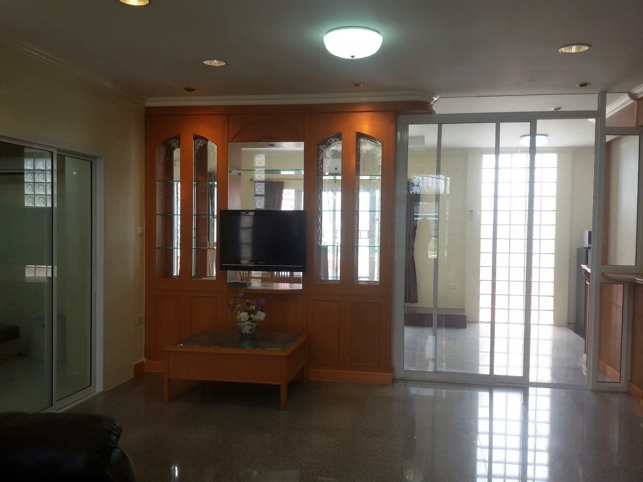 Detached House For Rent