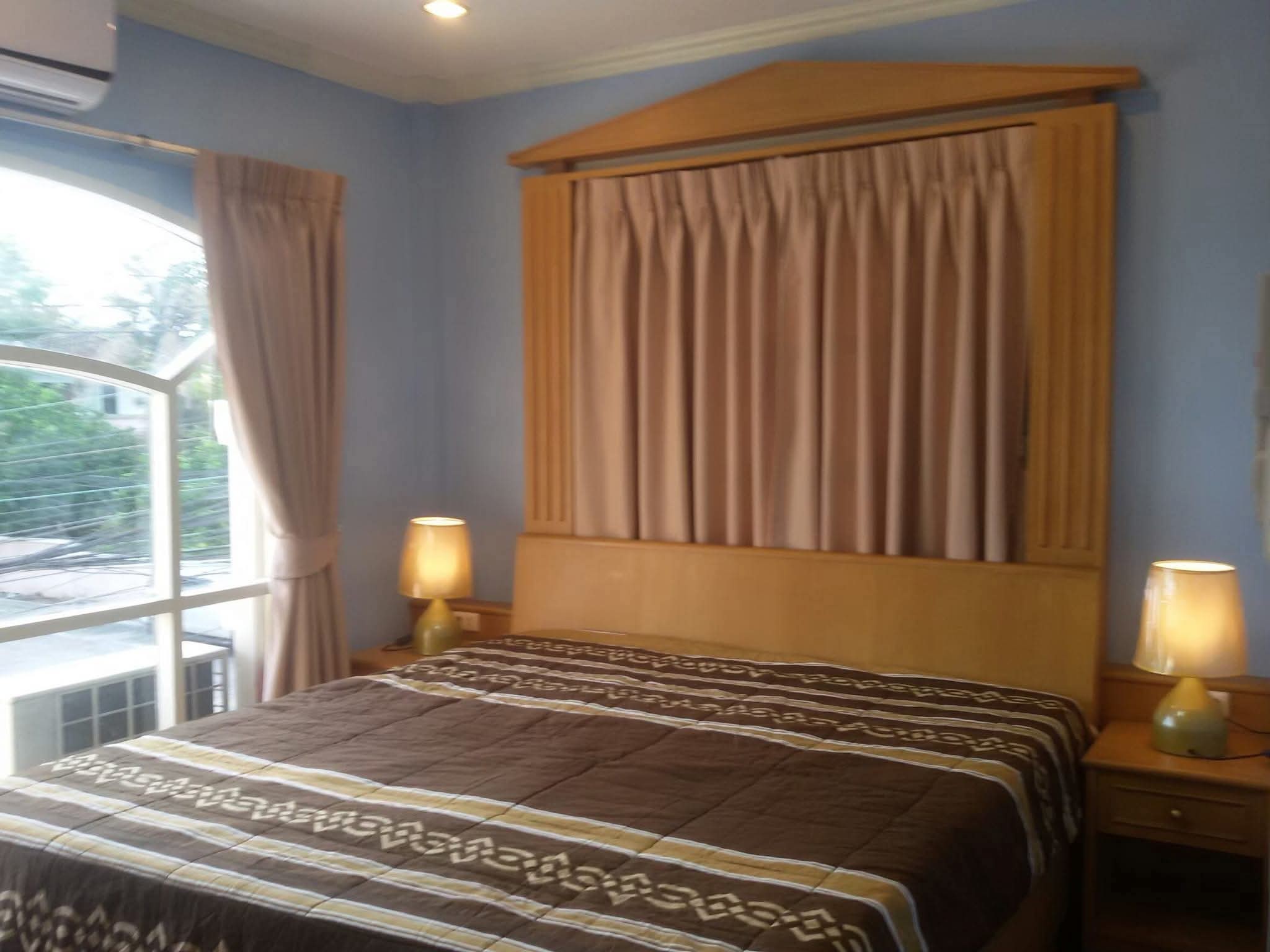 Detached House For Rent