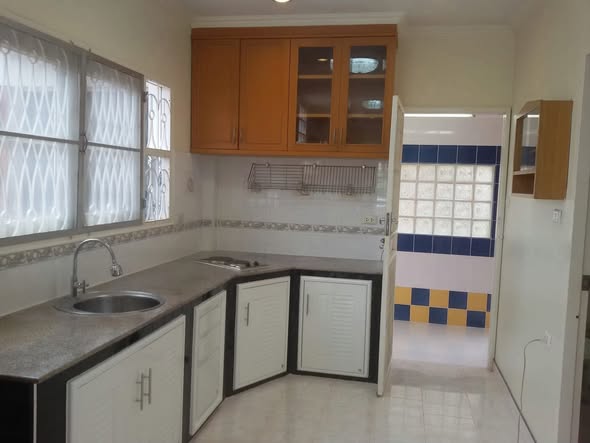 Detached House For Rent