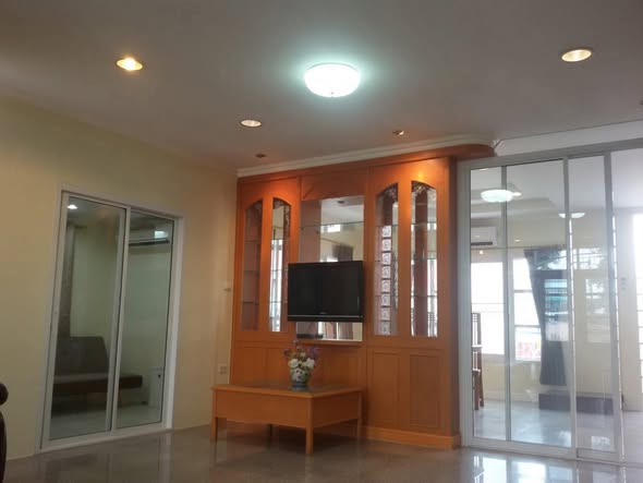 Detached House For Rent