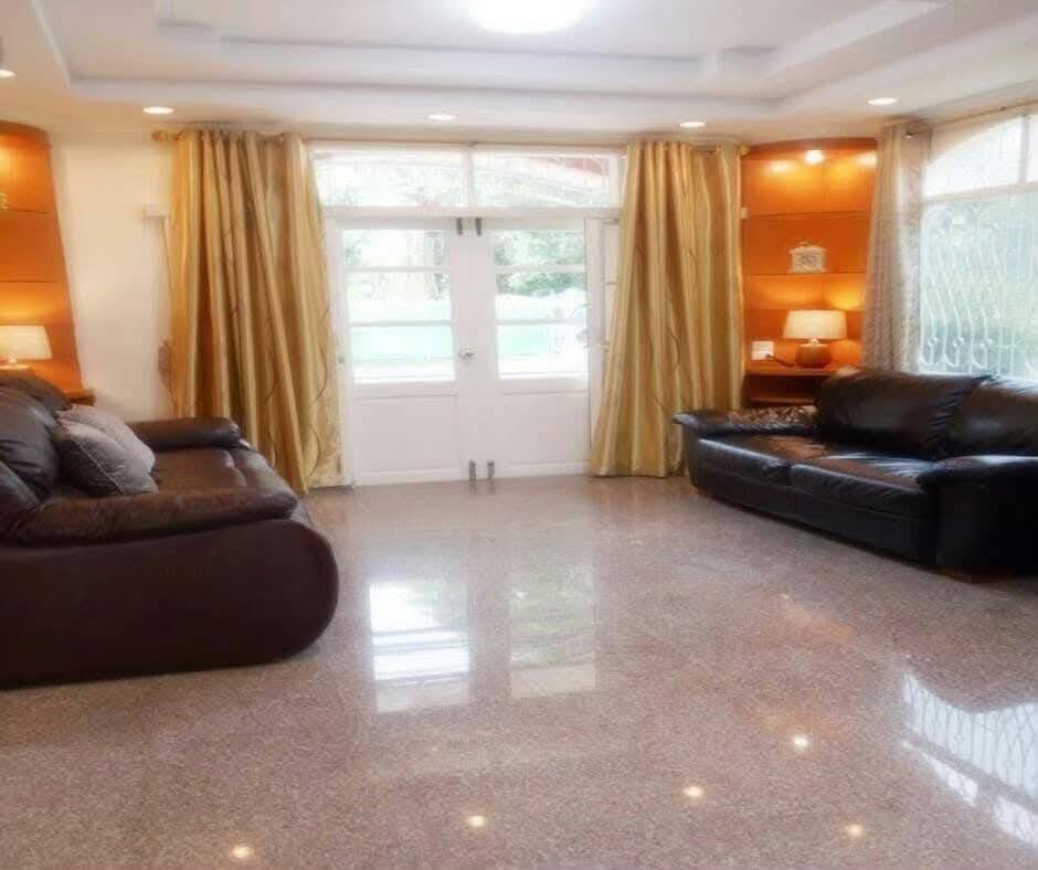 Detached House For Rent