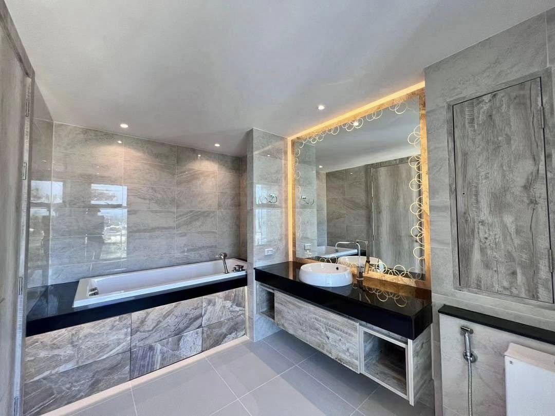 Two Bedroom Condo For Rent