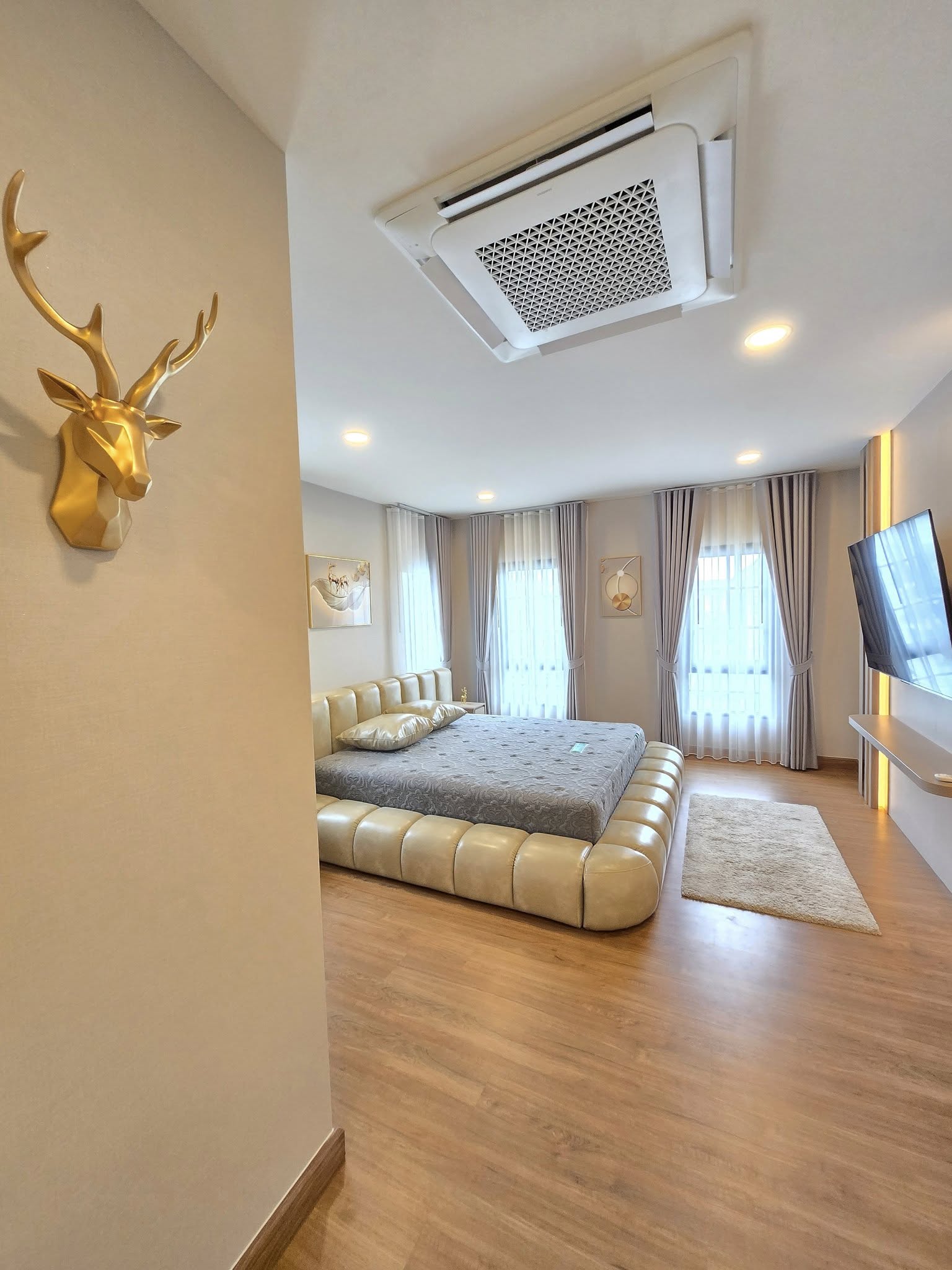 Detached House For Rent