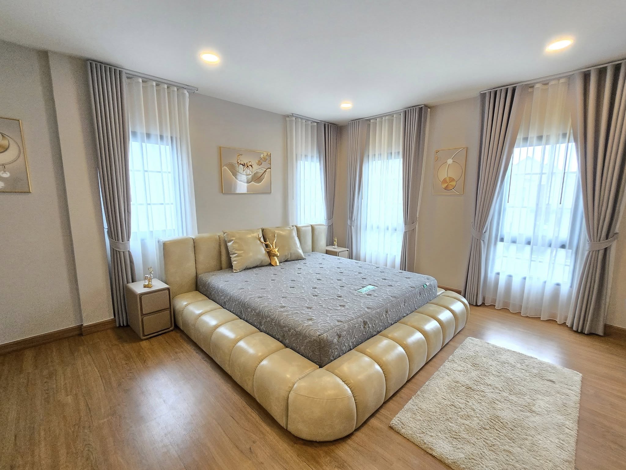 Detached House For Rent