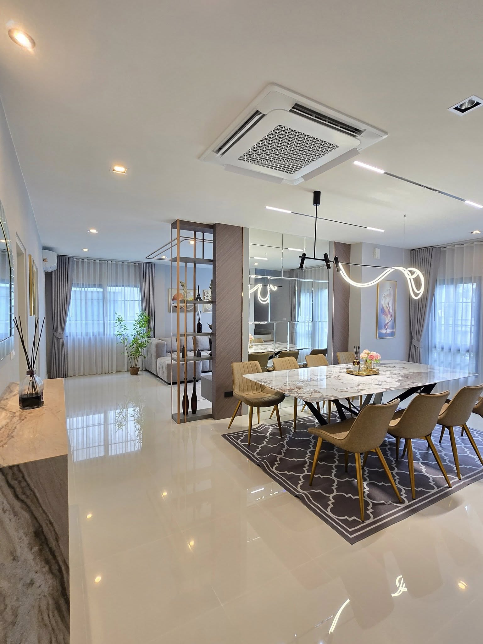 Detached House For Rent