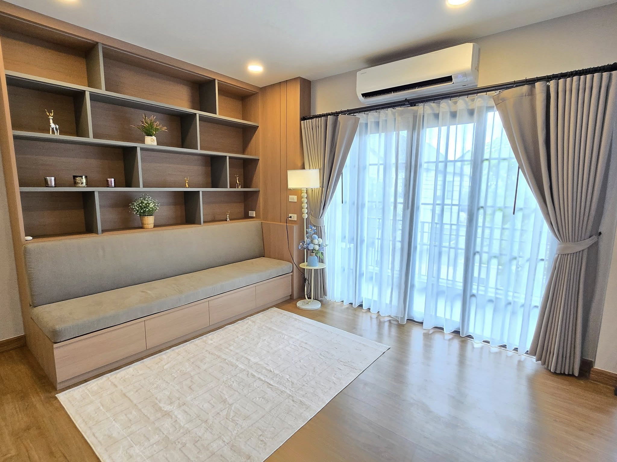 Detached House For Rent