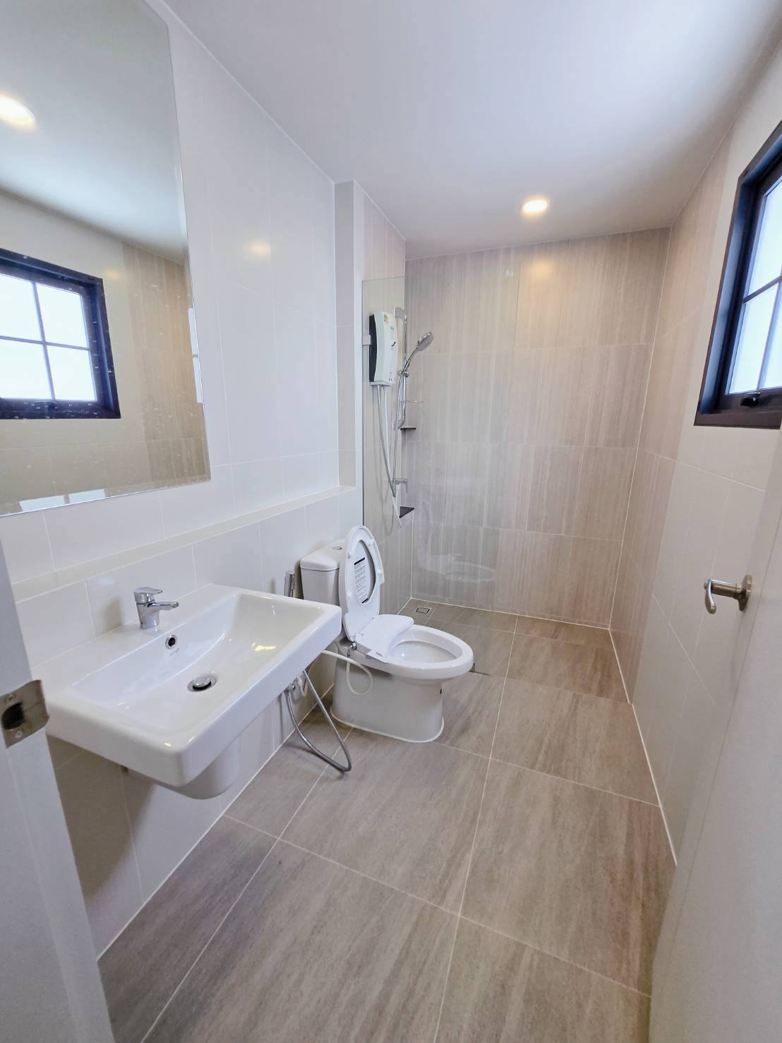 Detached House For Rent