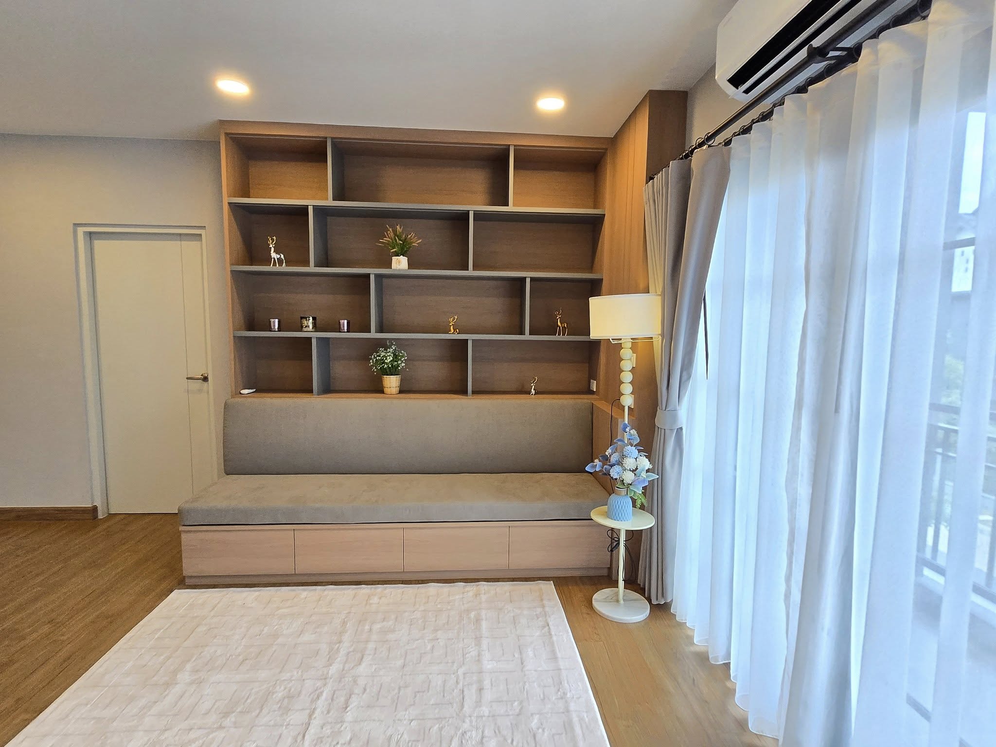 Detached House For Rent