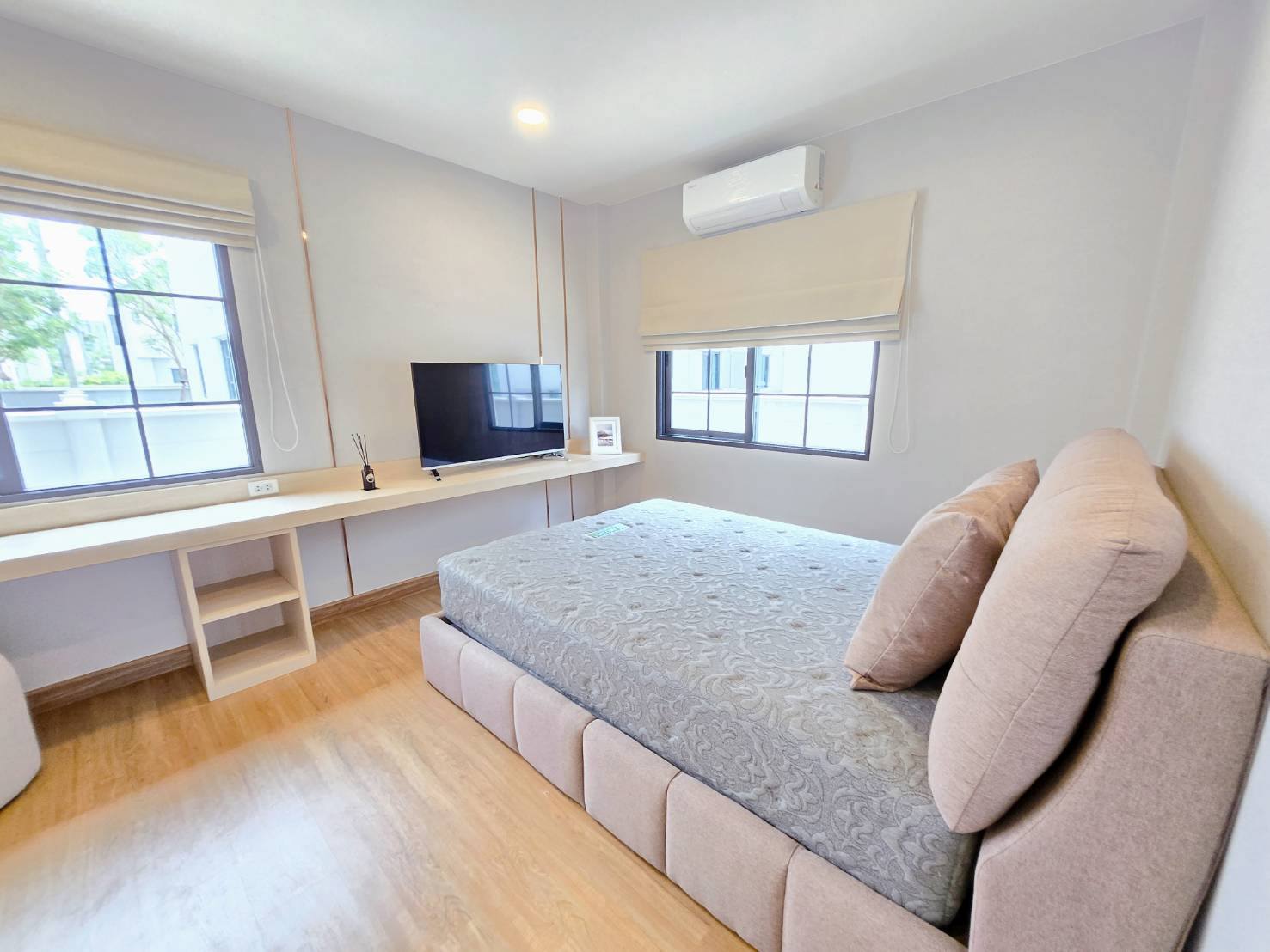 Detached House For Rent