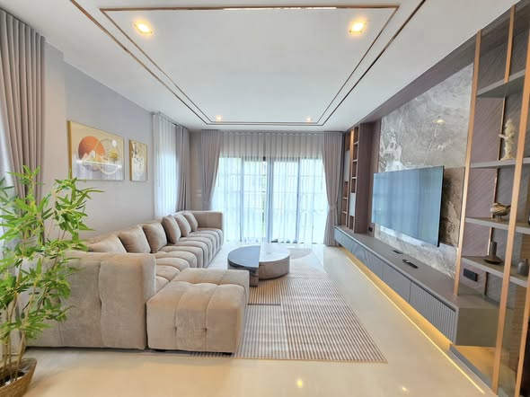 Detached House For Rent