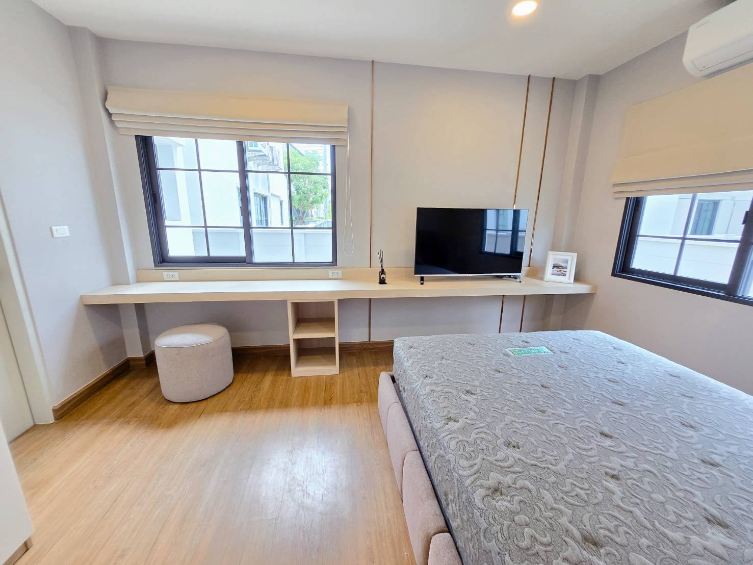 Detached House For Rent