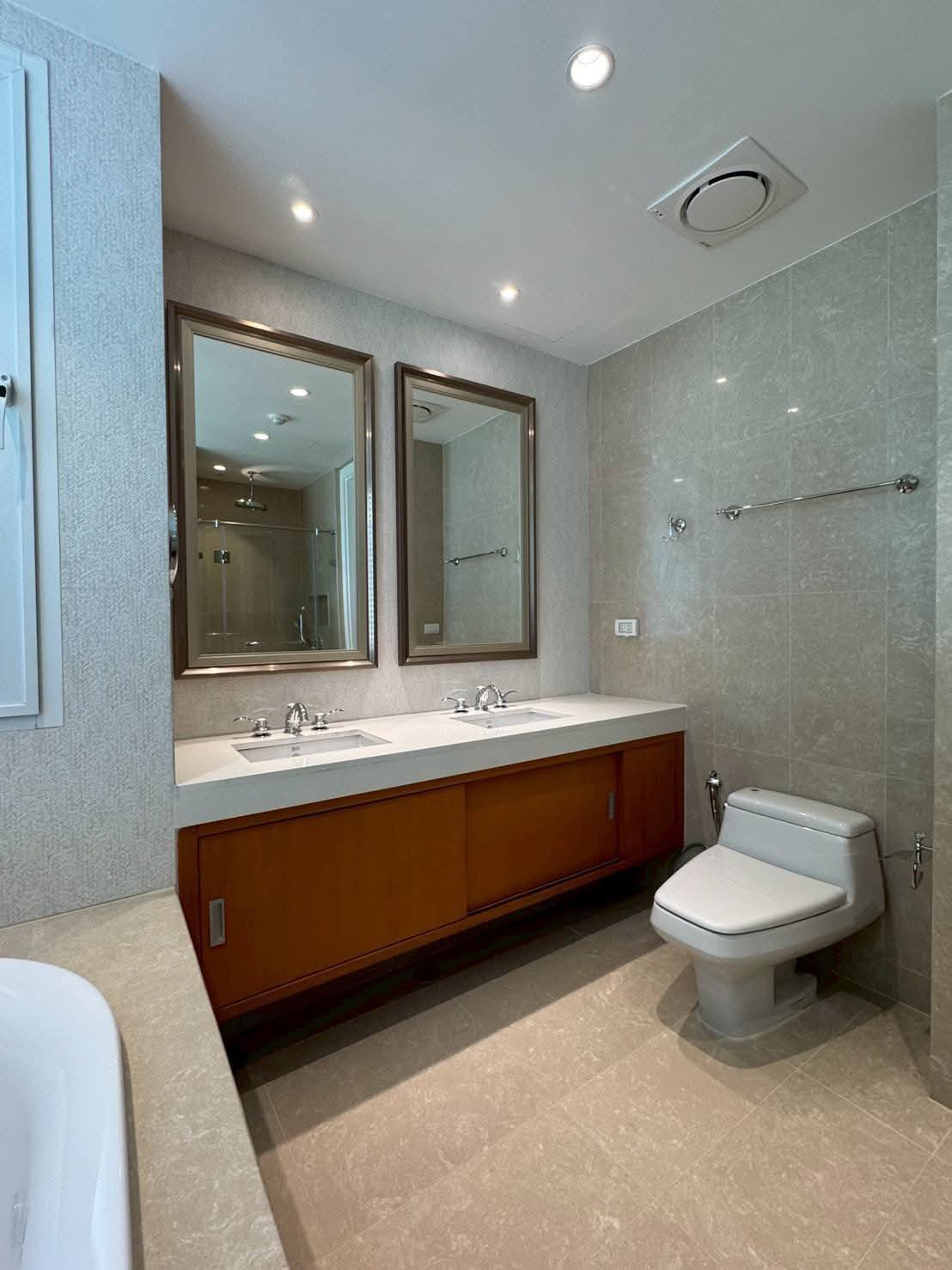 Three Bedroom Condo For Rent