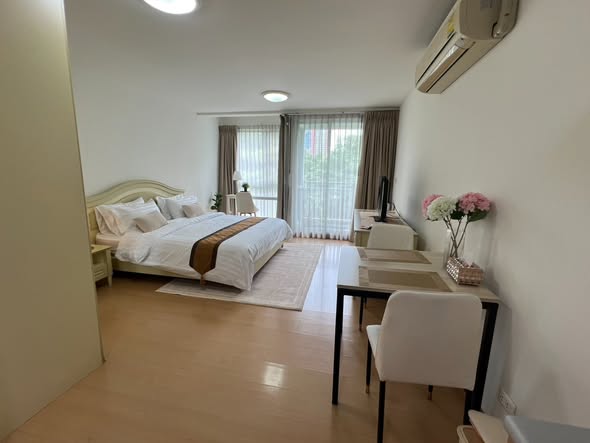 Studio Bedroom Condo For Rent