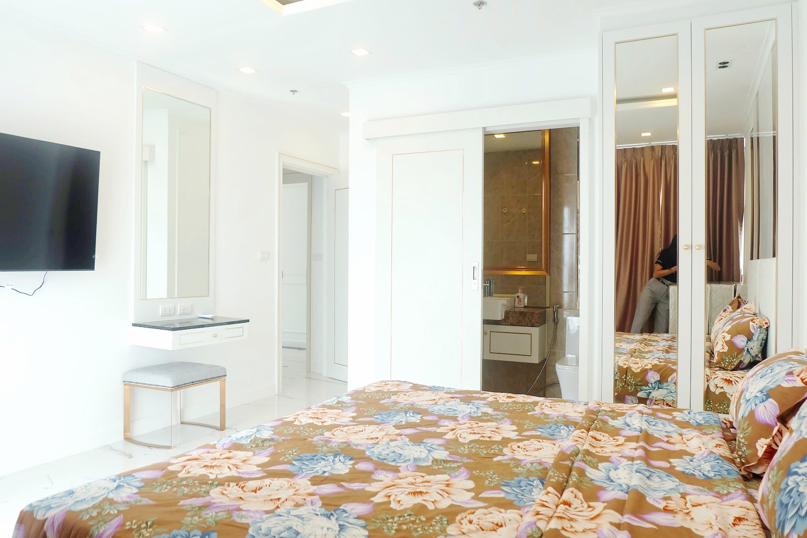 Two Bedroom Condo For Rent