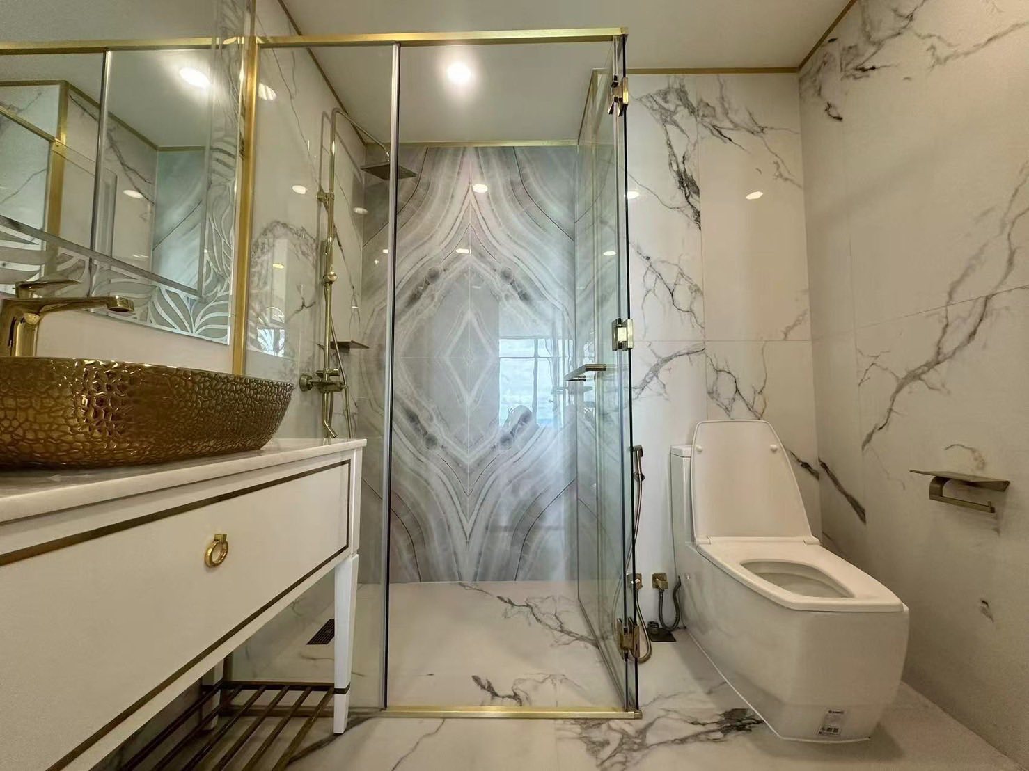 Two Bedroom Condo For Rent