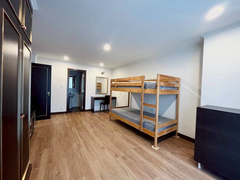 Three Bedroom Condo For Rent