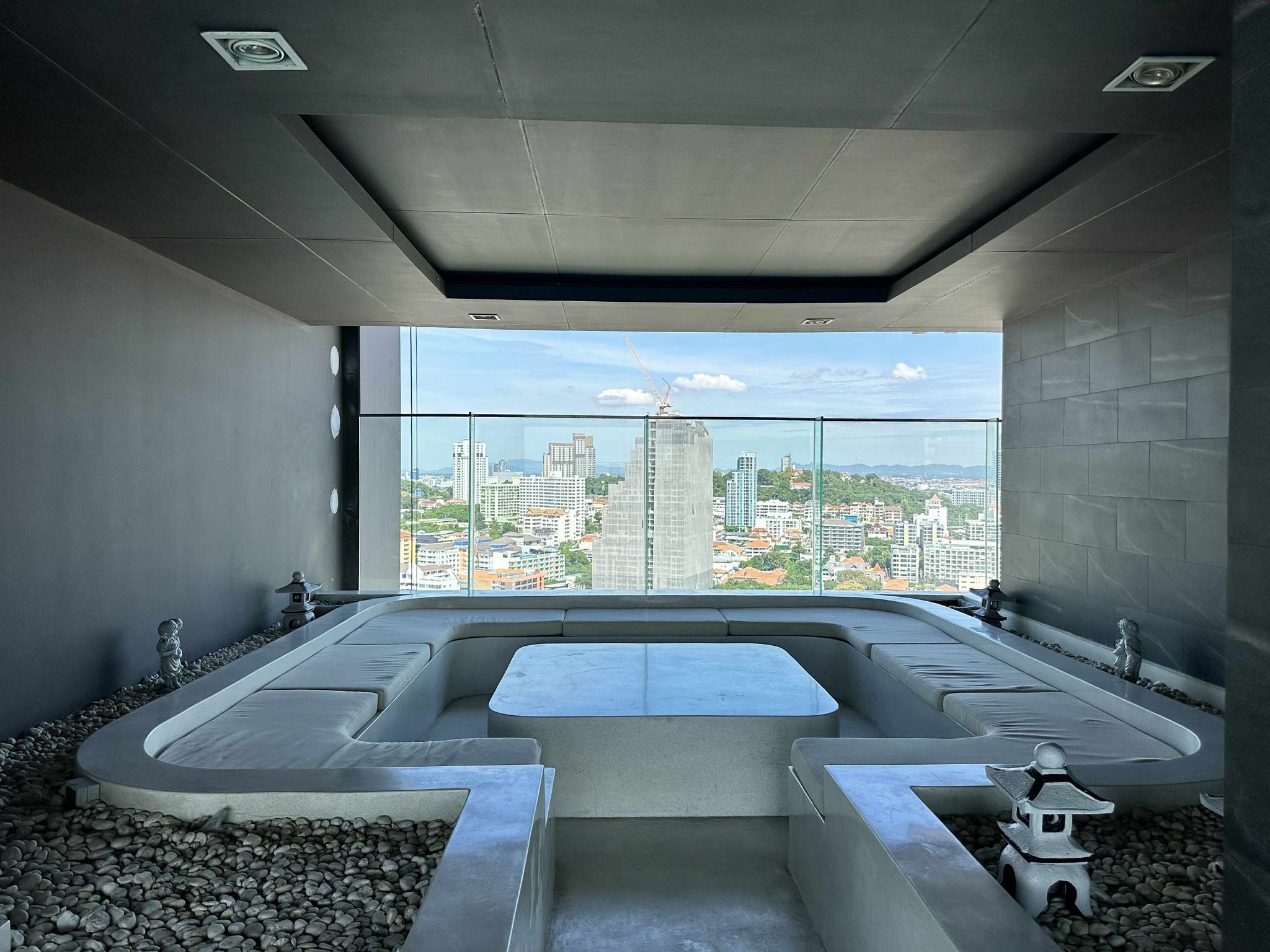 One Bedroom Condo For Rent