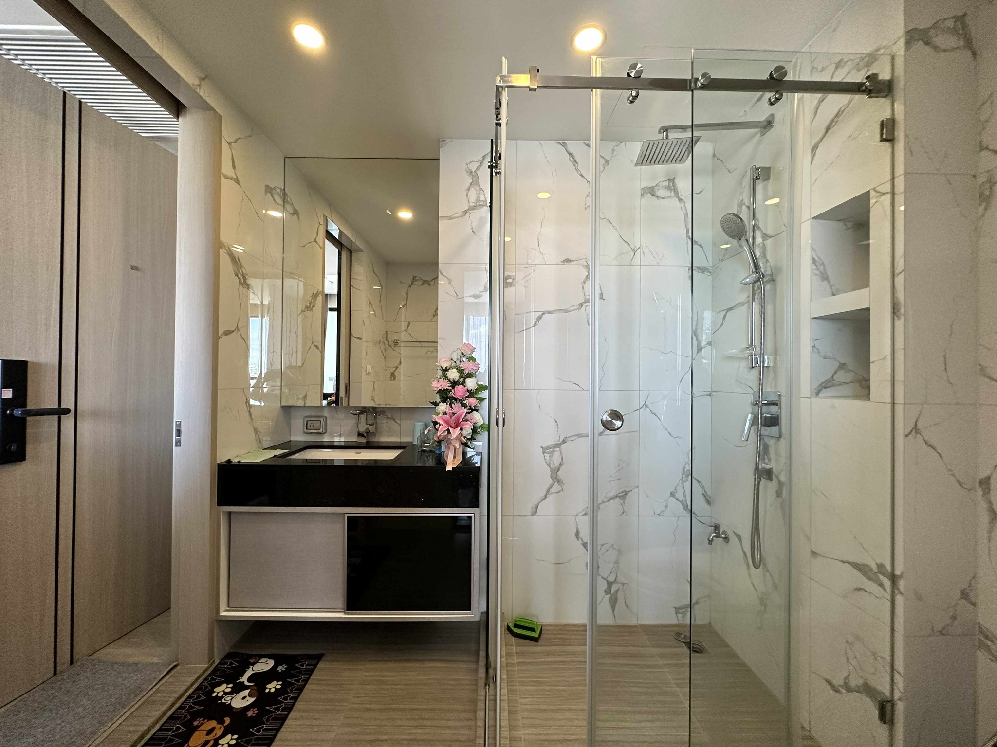 One Bedroom Condo For Rent