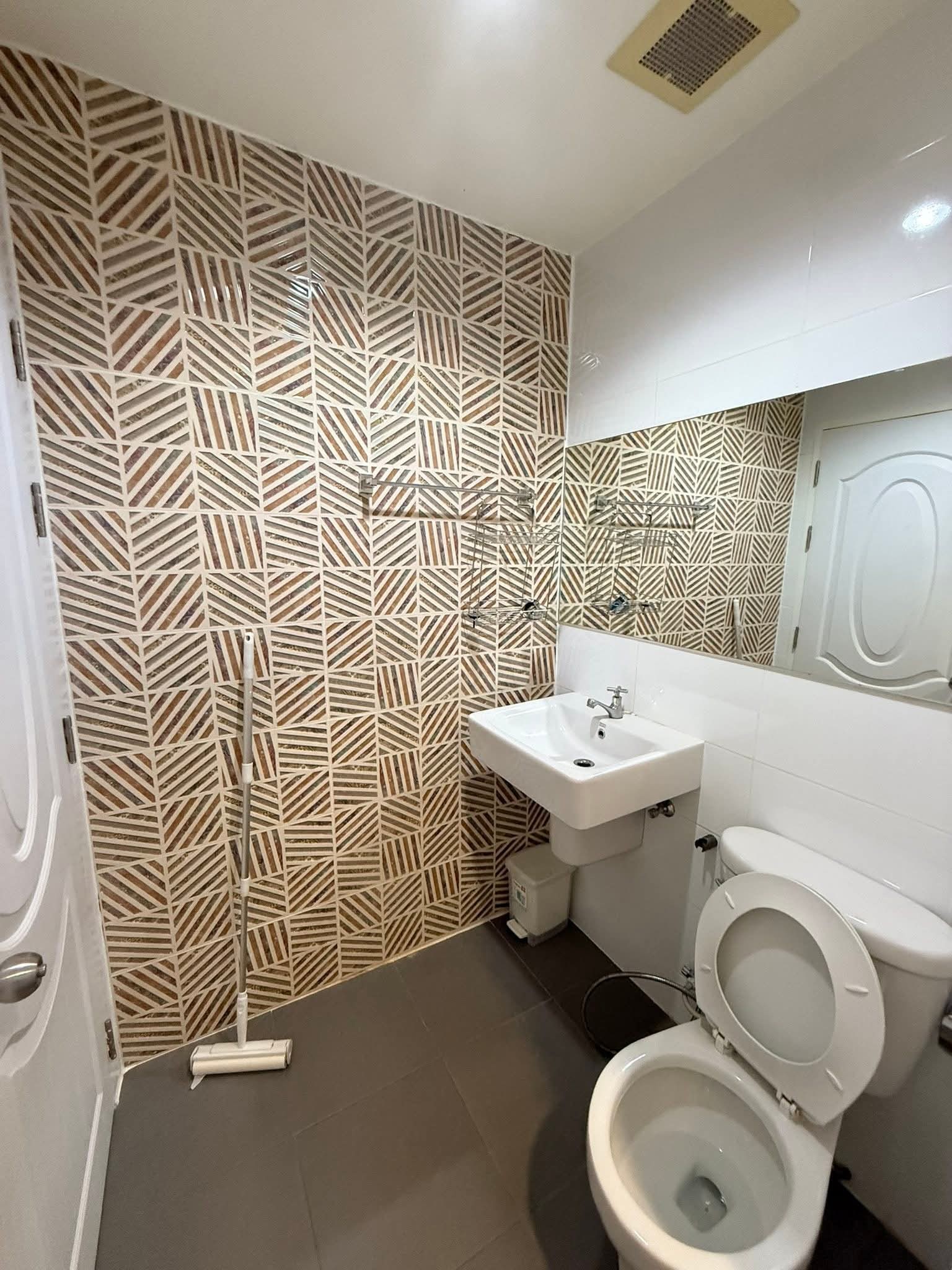 One Bedroom Condo For Rent