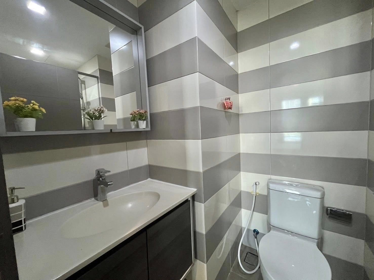 One Bedroom Condo For Rent