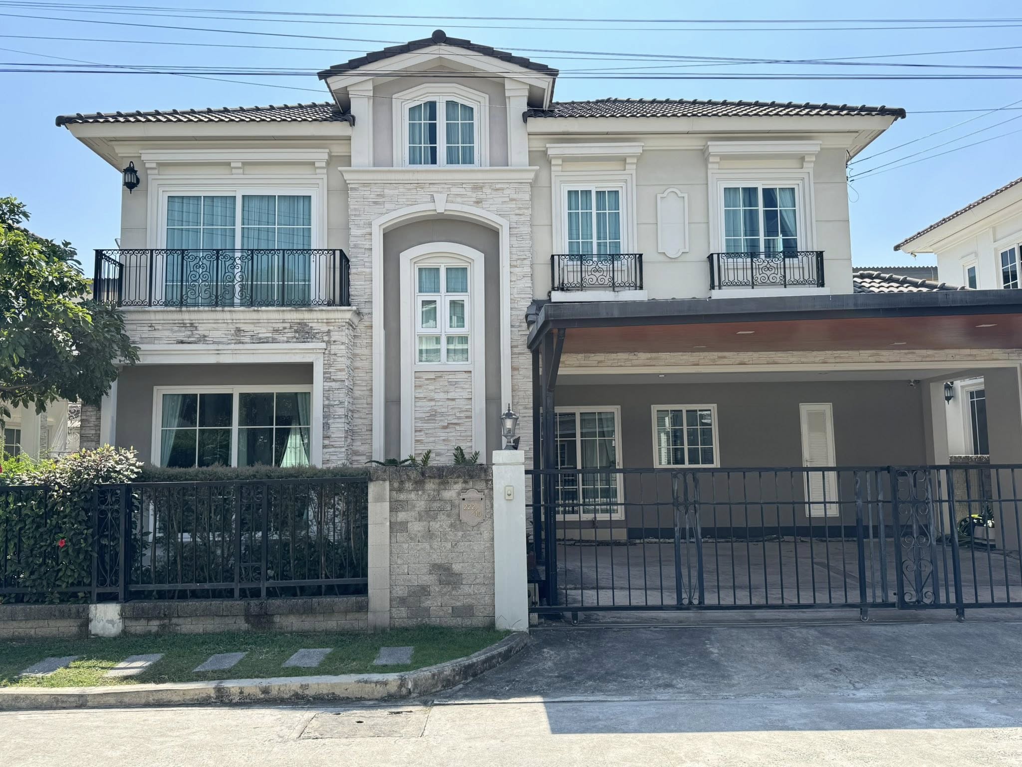 Detached House For Rent