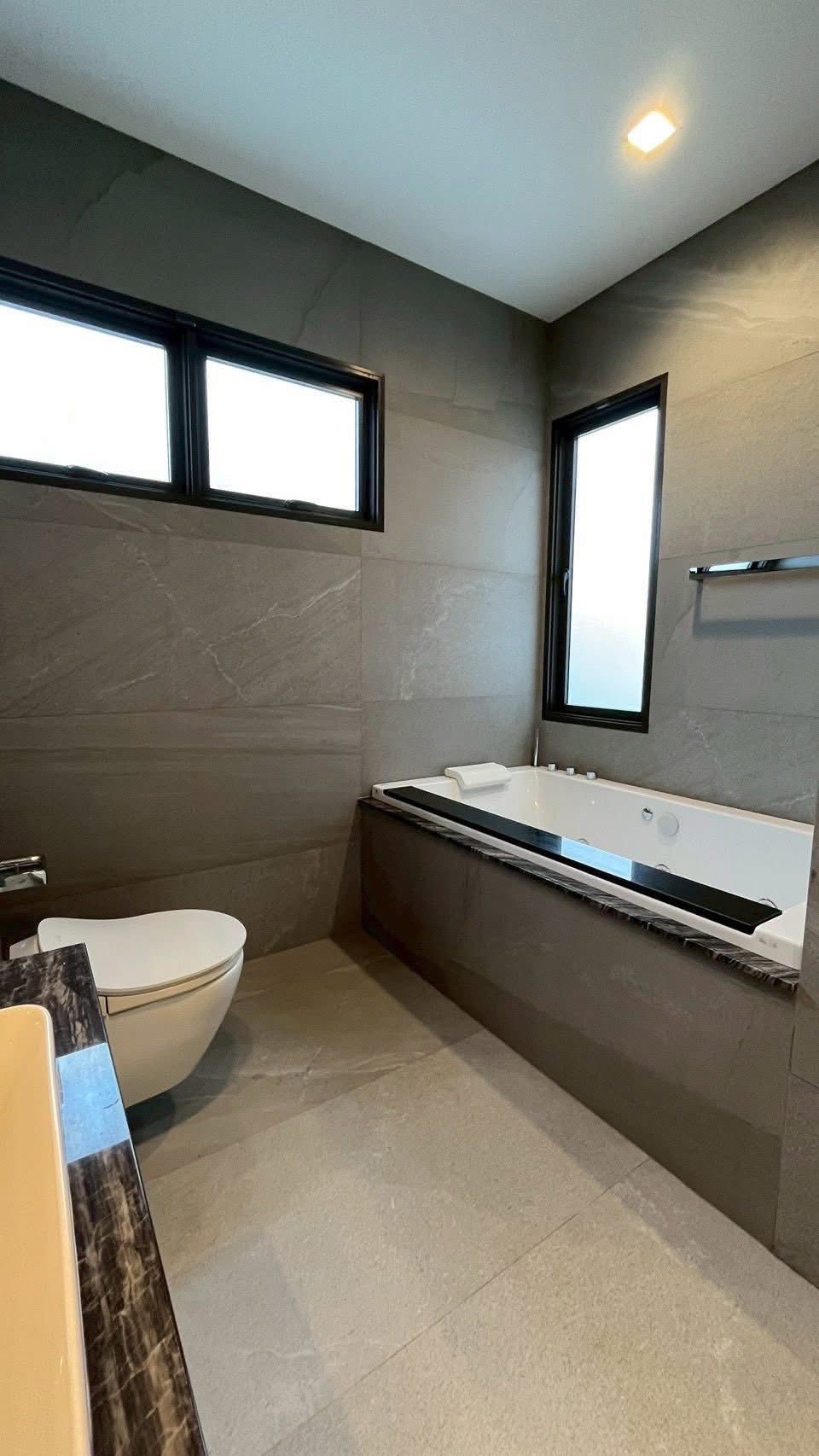 Detached House For Rent