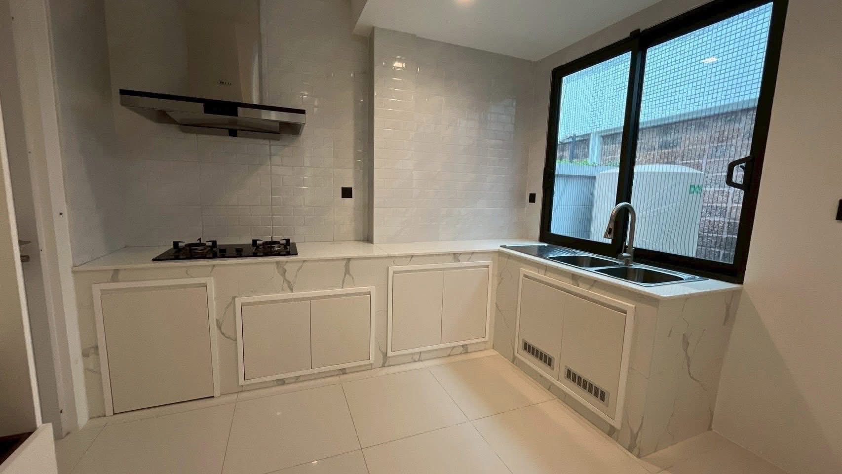 Detached House For Rent