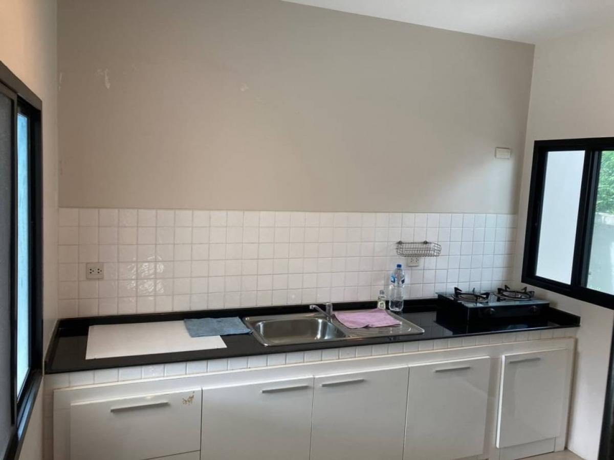 Detached House For Rent