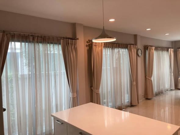 Detached House For Rent